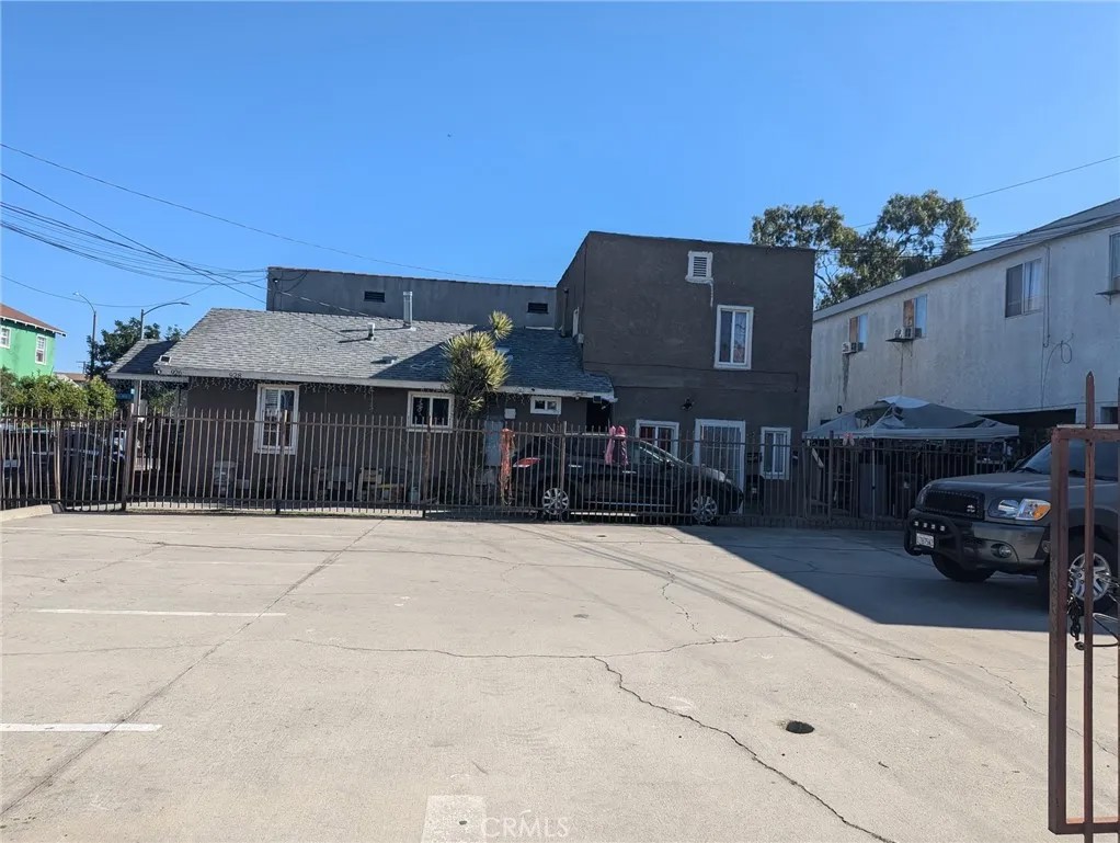 926 E 11th