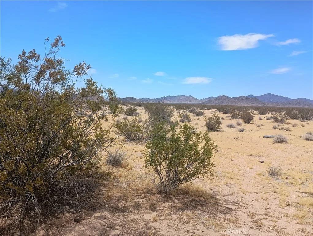 Photo of 5 North Side, Lucerne Valley, CA 92356 (MLS # HD26122832)