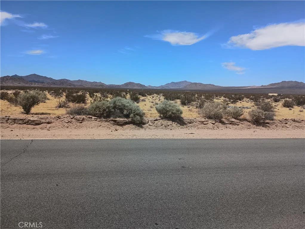 Photo of 5 North Side, Lucerne Valley, CA 92356 (MLS # HD26122832)