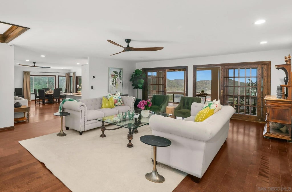 Photo of 29509 Hoxie Ranch Rd, Vista, CA 92084 (MLS # 260014761)