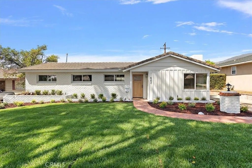 Photo of 543 N Glenwood Avenue, Glendora, CA 91741 (MLS # IV26064496)
