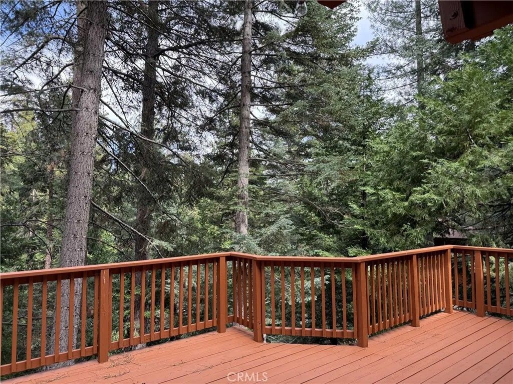 Photo of 27334 Pinewood Drive, Lake Arrowhead, CA 92352 (MLS # IG26072280)