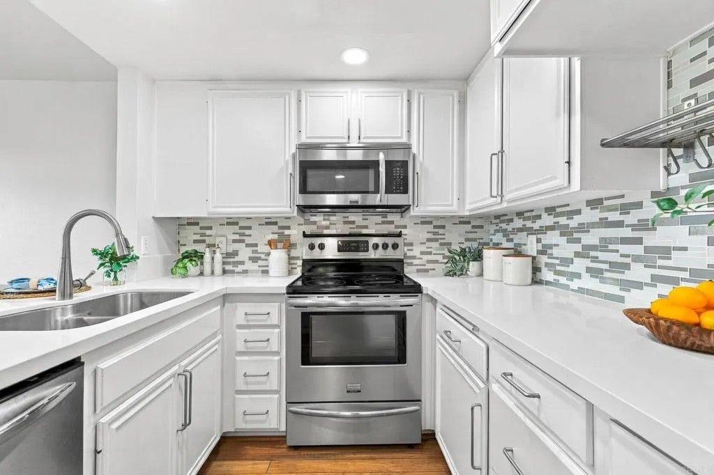 3078 Broadway 318