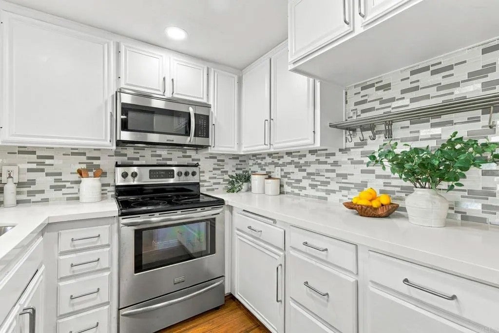 3078 Broadway 318