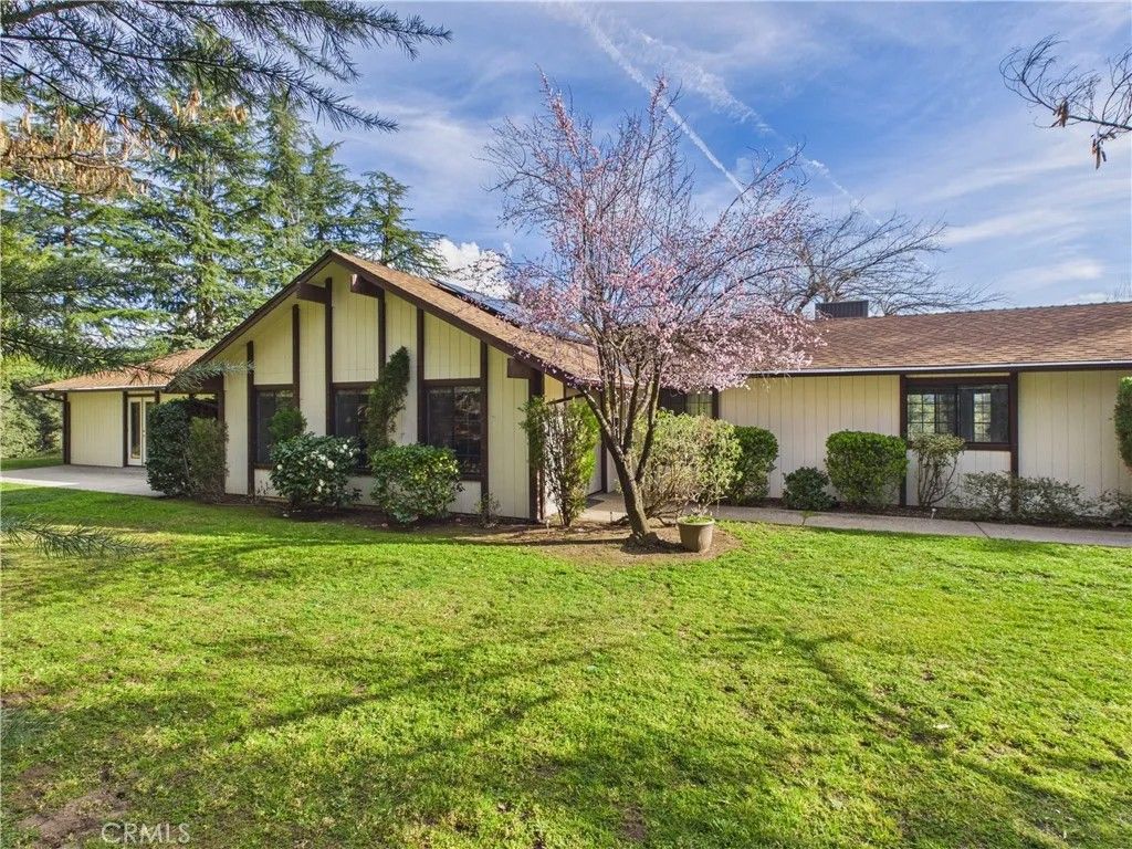 Photo of 42177 Lone Olive LN, Ahwahnee, CA 93601 (MLS # MP26039973)