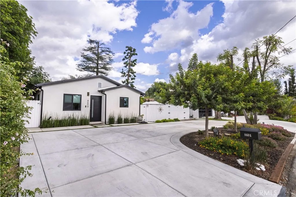8602 Shoshone
