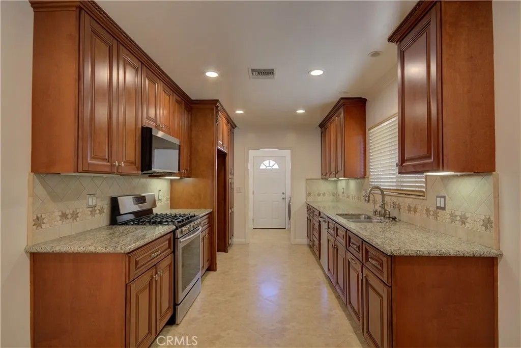 Photo of 1367 E Windsor Rd, Glendale, CA 91205 (MLS # GD25273780)