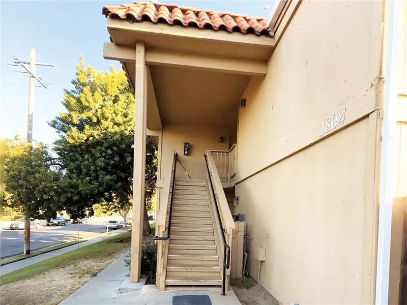 1804 S Thornburg