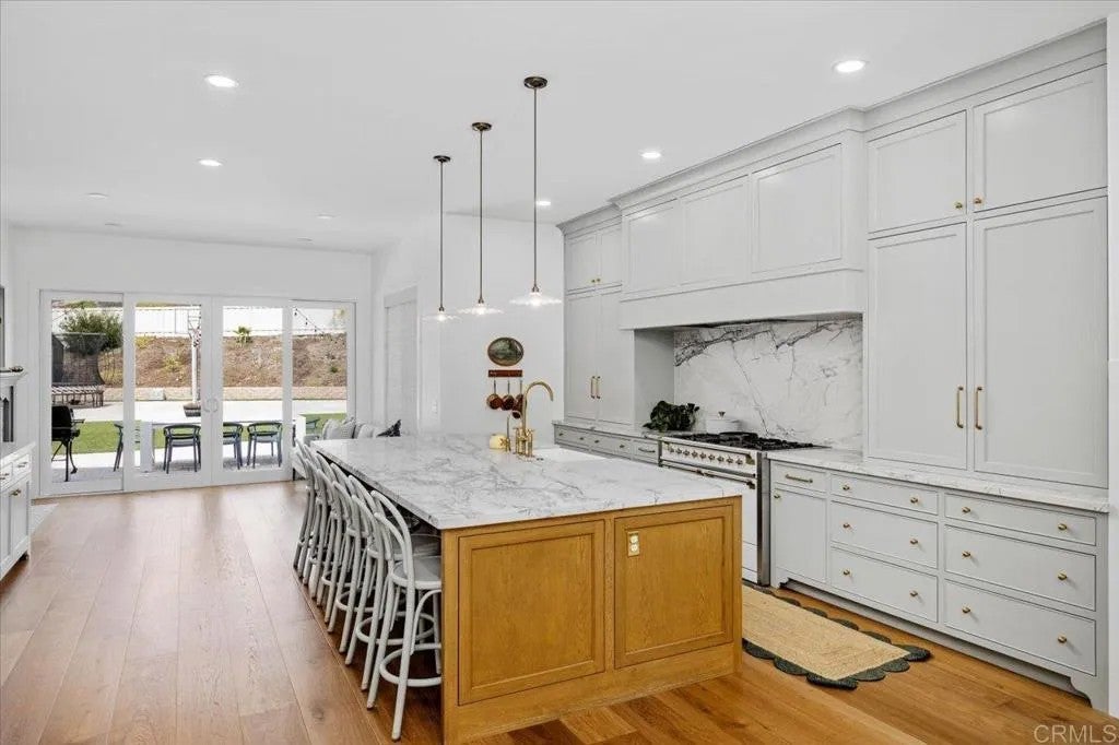 1258 Mariposa Road