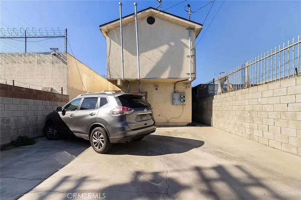 Photo of 9714 S Main Street, Los Angeles, CA 90003 (MLS # GD25266979)