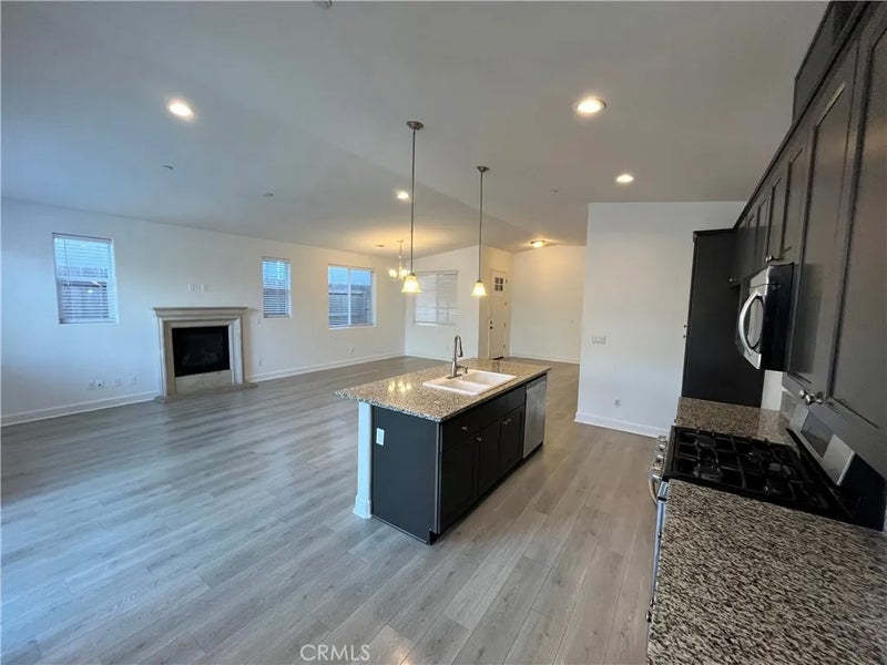 1037 Shultz