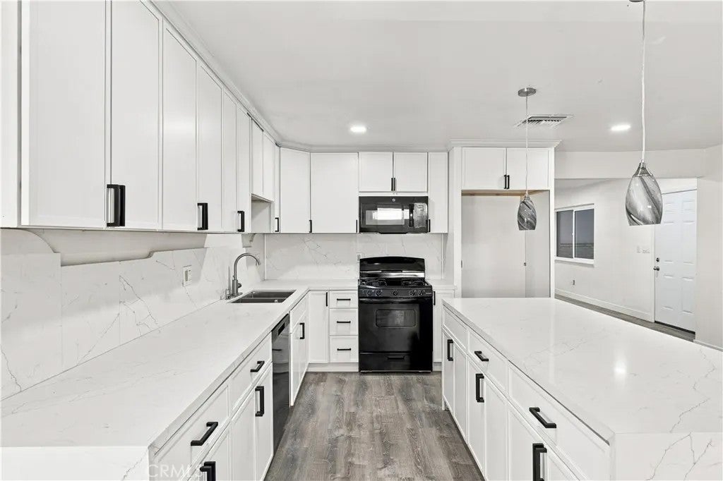 705 N Pepper