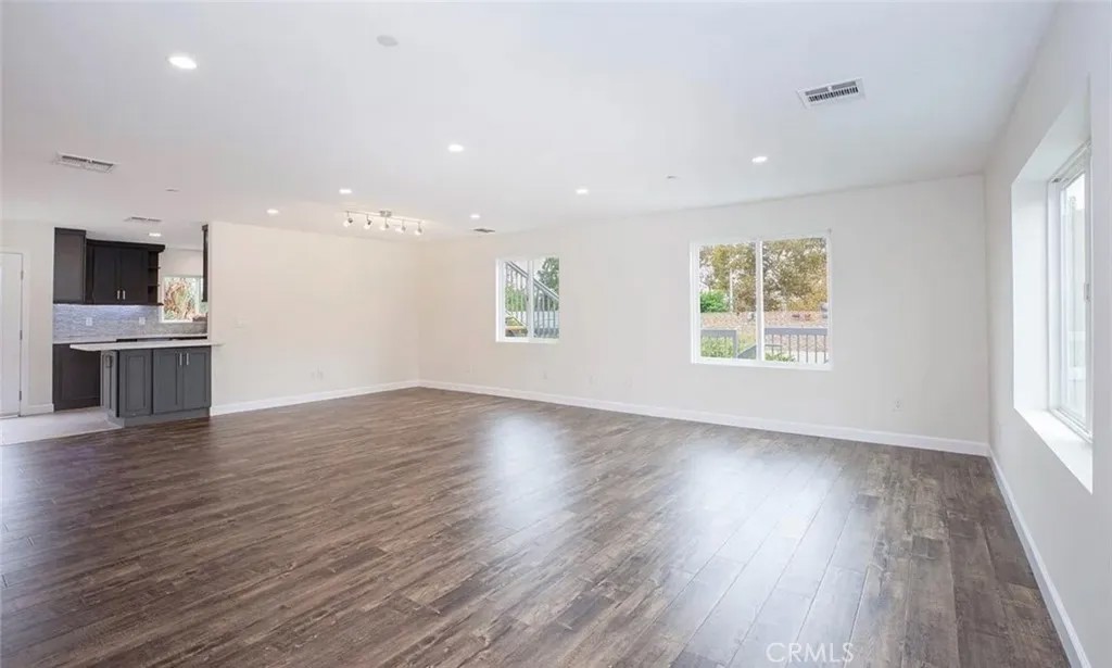 242 W Linden Ave. 201