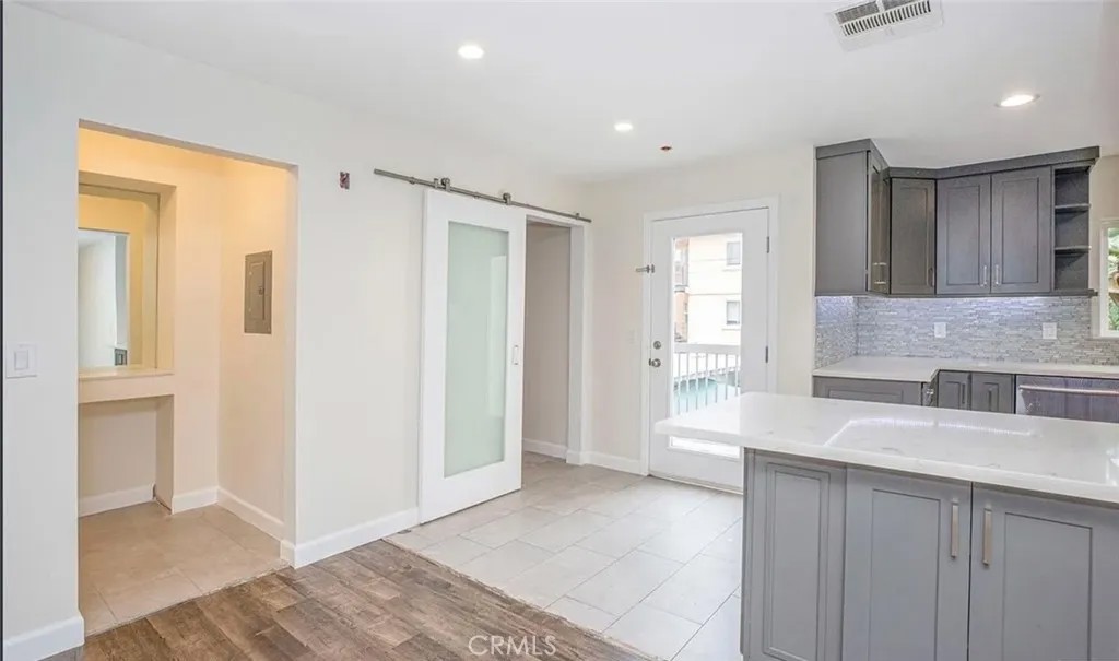 242 W Linden Ave. 201