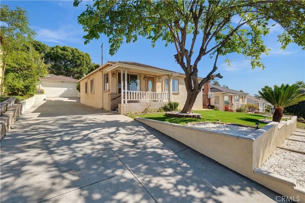 Photo of 3331 Paraiso Way, La Crescenta, CA 91214 (MLS # GD25238701)