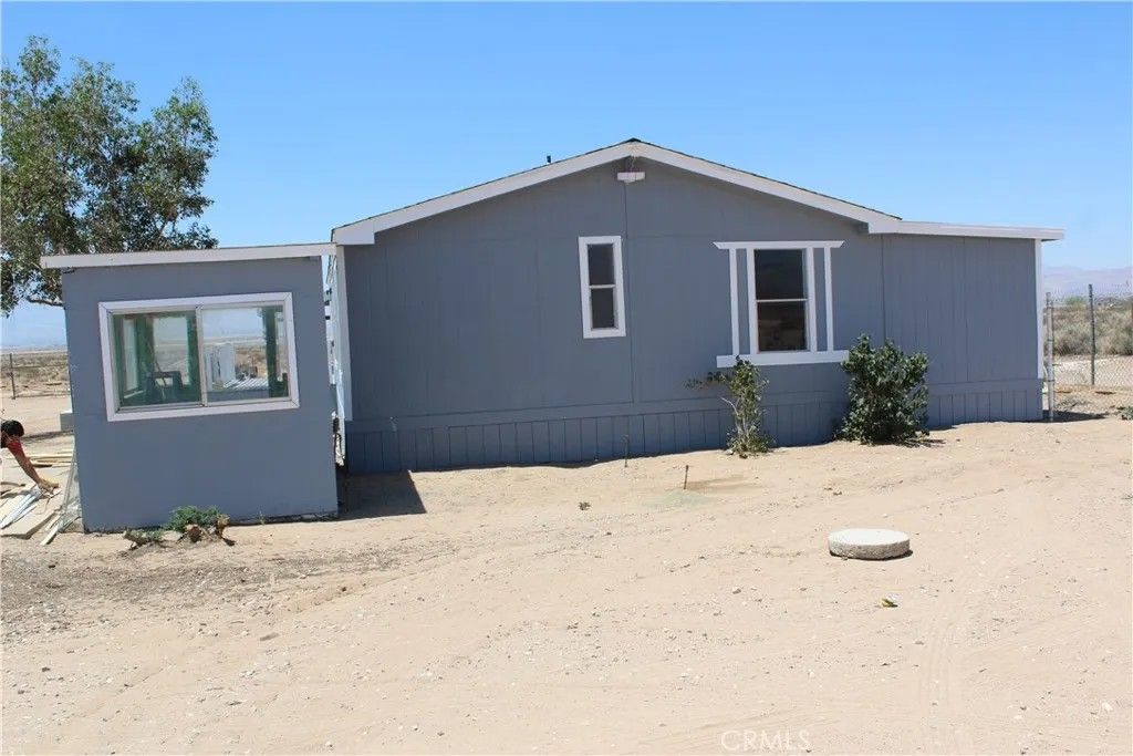 Photo of 15030 Fairlane Rd, Lucerne Valley, CA 92356 (MLS # IG26124410)