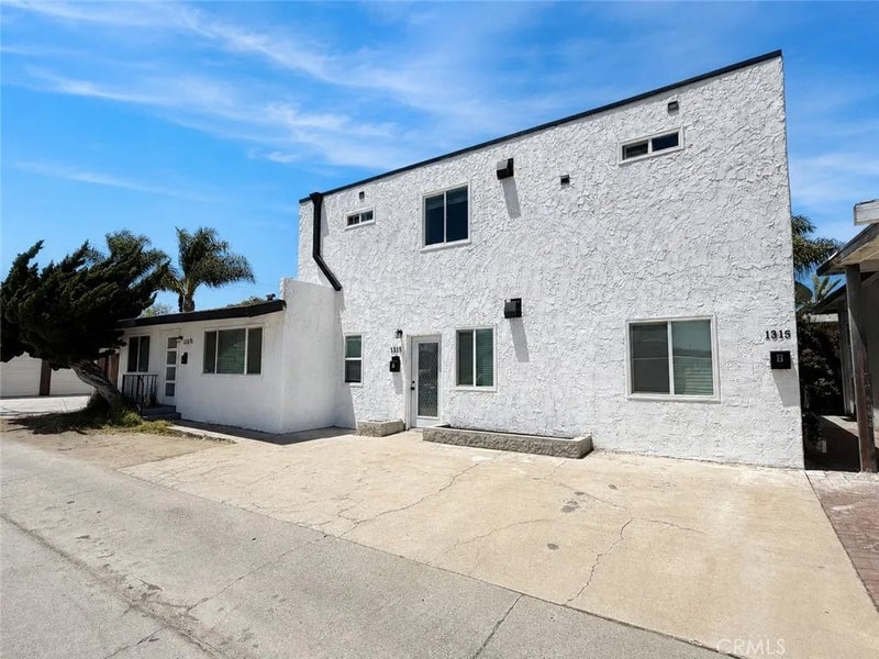 1315 Termino Avenue