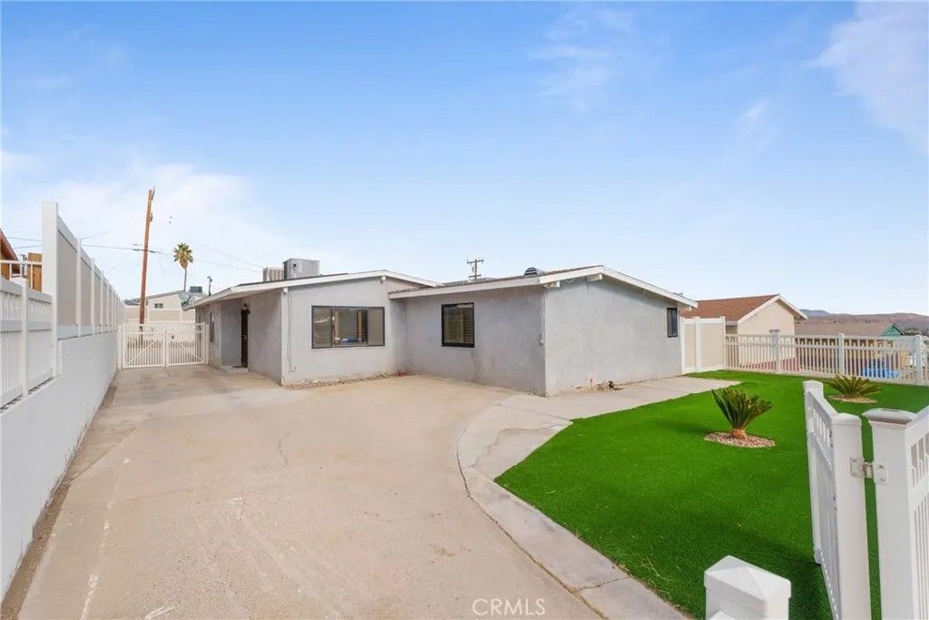 Photo of 913 E Virginia Way, Barstow, CA 92311 (MLS # IG25270495)
