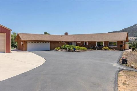 945 El Paseo Vista CA 92084