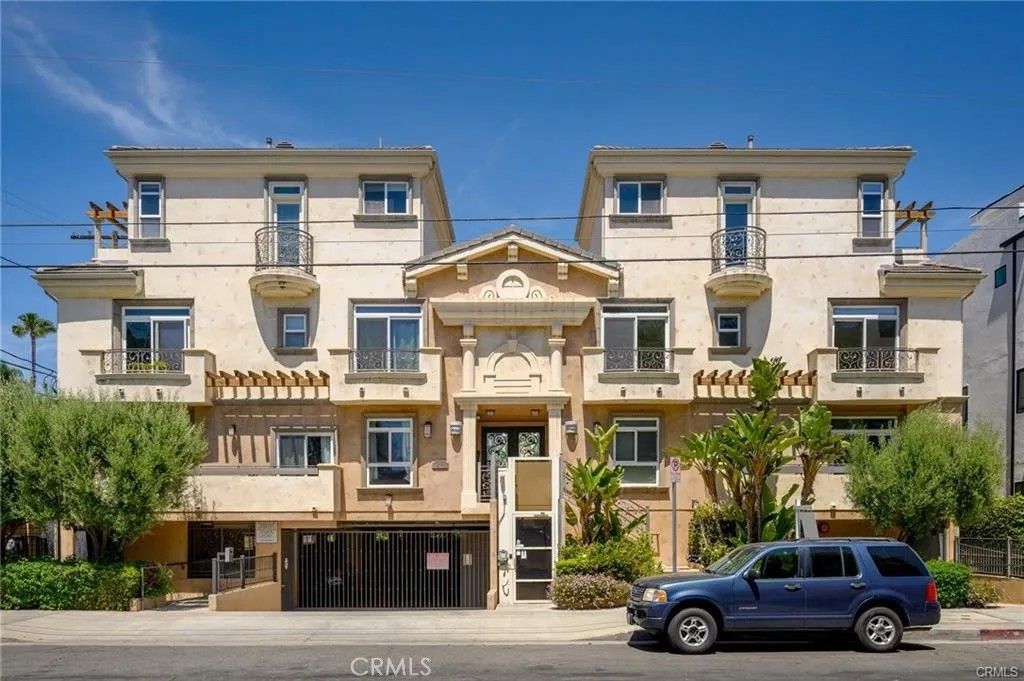 Photo of 11323 Huston St #1, North Hollywood, CA 91601 (MLS # GD25269994)