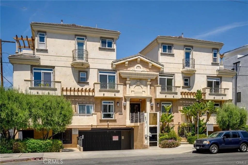 Photo of 11323 Huston St #1, North Hollywood, CA 91601 (MLS # GD25269994)