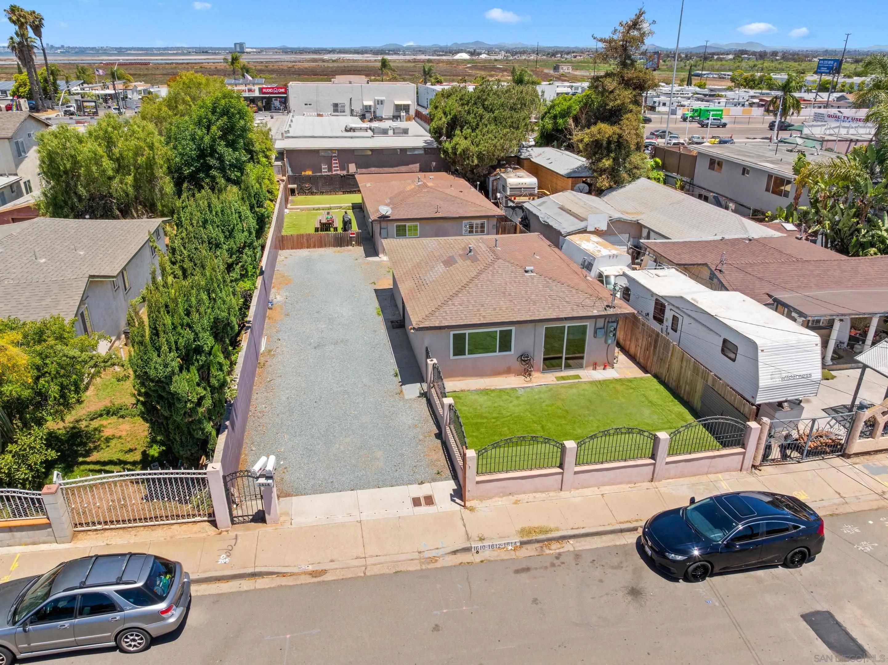 1610-12 Dahlia Avenue