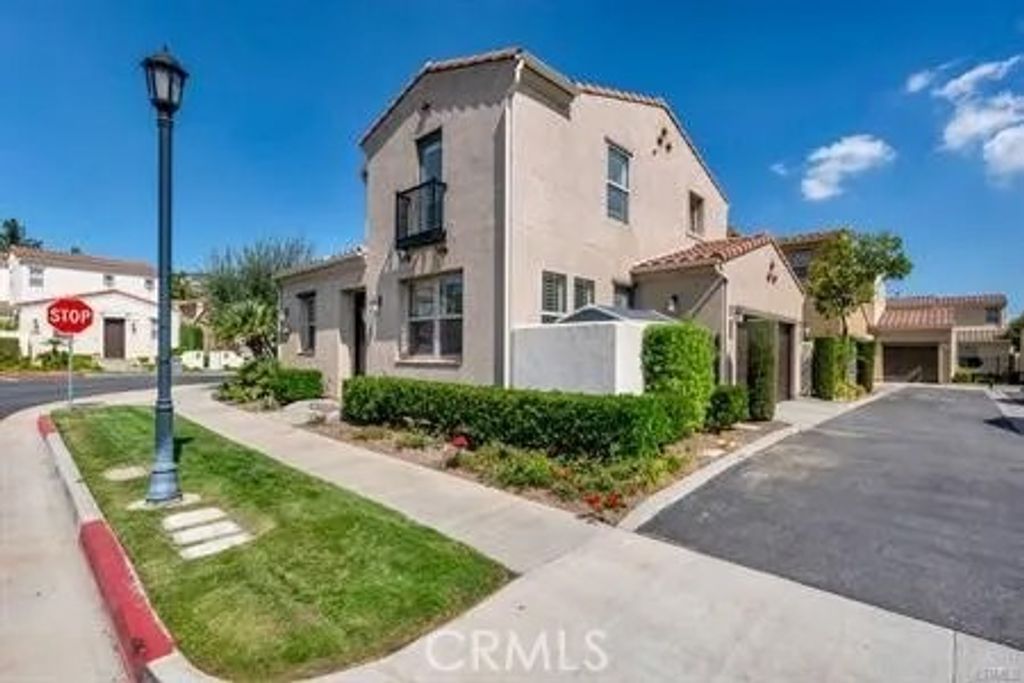 Photo of 11522 Cararra Ln, Porter Ranch, CA 91326 (MLS # SR26017725)