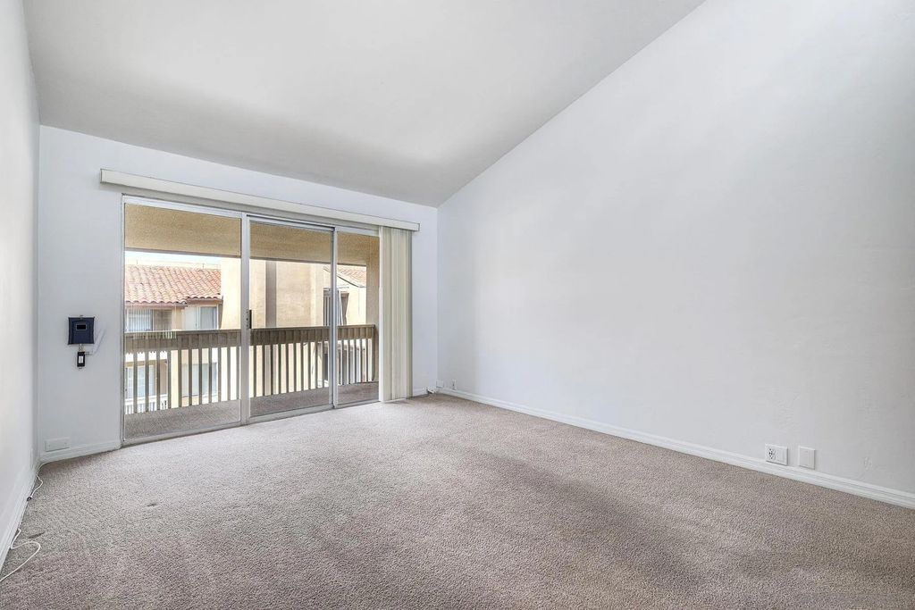 Photo of 4600 Lamont St #307, San Diego, CA 92109 (MLS # 260010363)