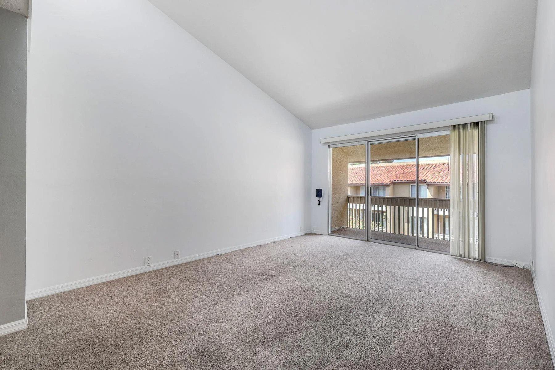 4600 Lamont 301