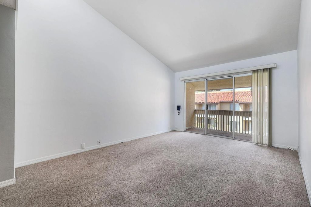 Photo of 4600 Lamont St #307, San Diego, CA 92109 (MLS # 260010363)