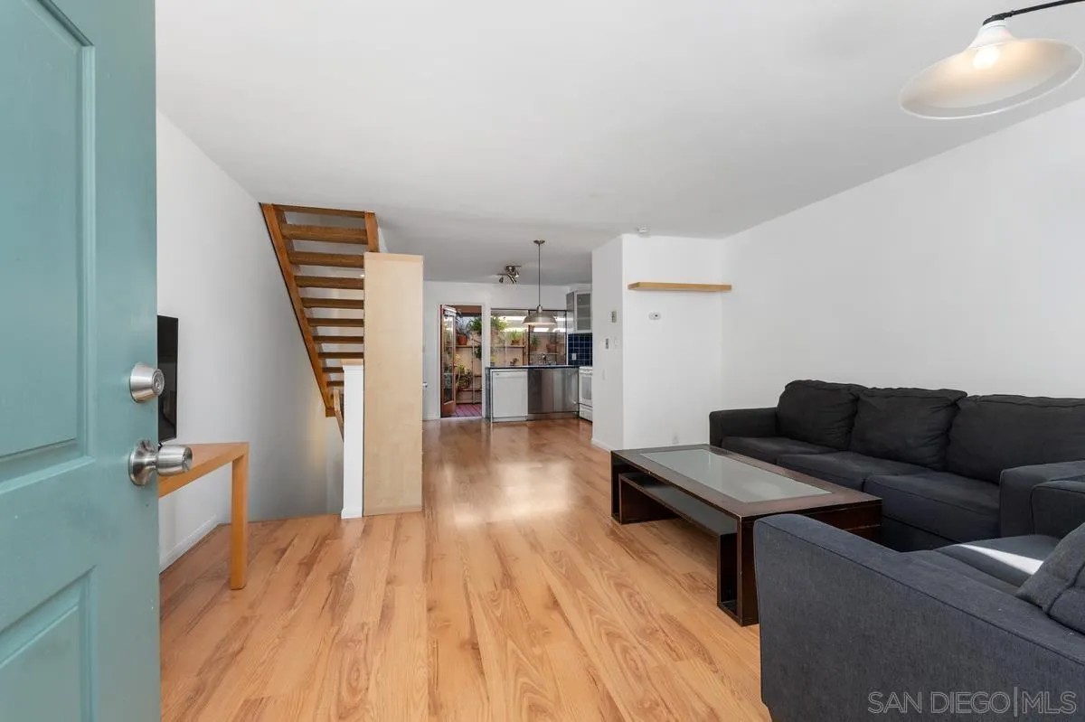 3205 Via Alicante 11