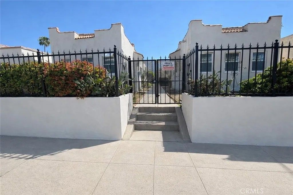 Photo of 1246 N Kenmore, Los Angeles, CA 90029 (MLS # SR26078693)