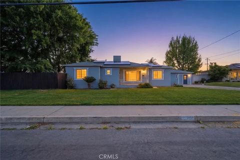 Photo of 701 Nevada St, Kingsburg, CA 93631 (MLS # SC26060439)