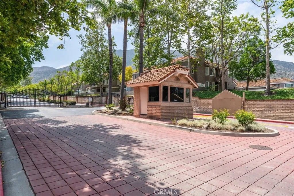 Photo of 6284 Corte Barata, Camarillo, CA 93012 (MLS # SR26113086)