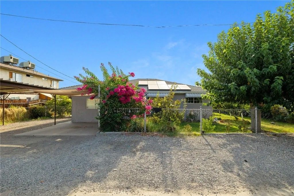 Photo of 304 Adams Street, Taft, CA 93268 (MLS # SR26056583)