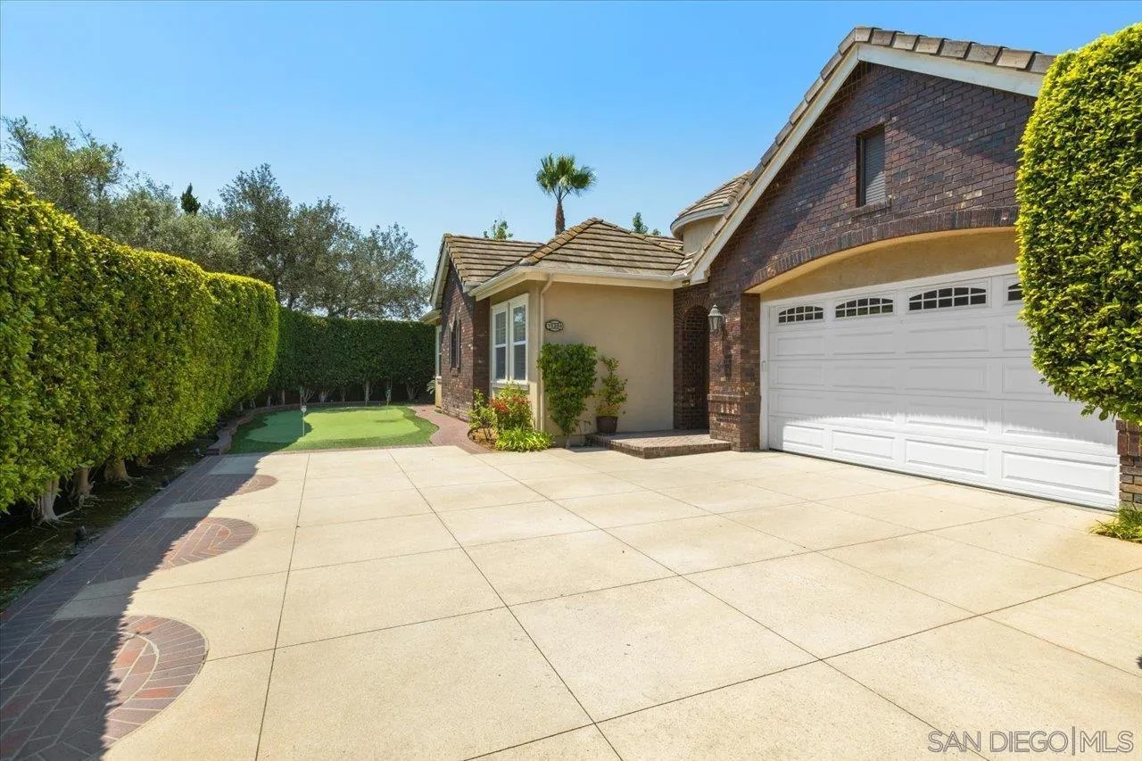18304 Vezelay Ln
