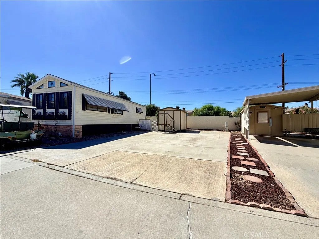 1295 S Cawston