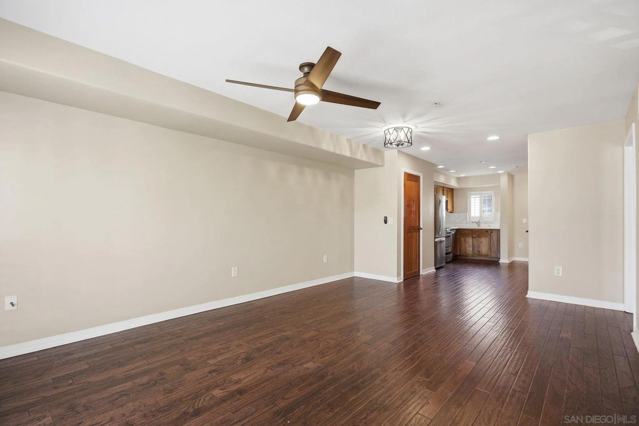 801 W Hawthorn 406