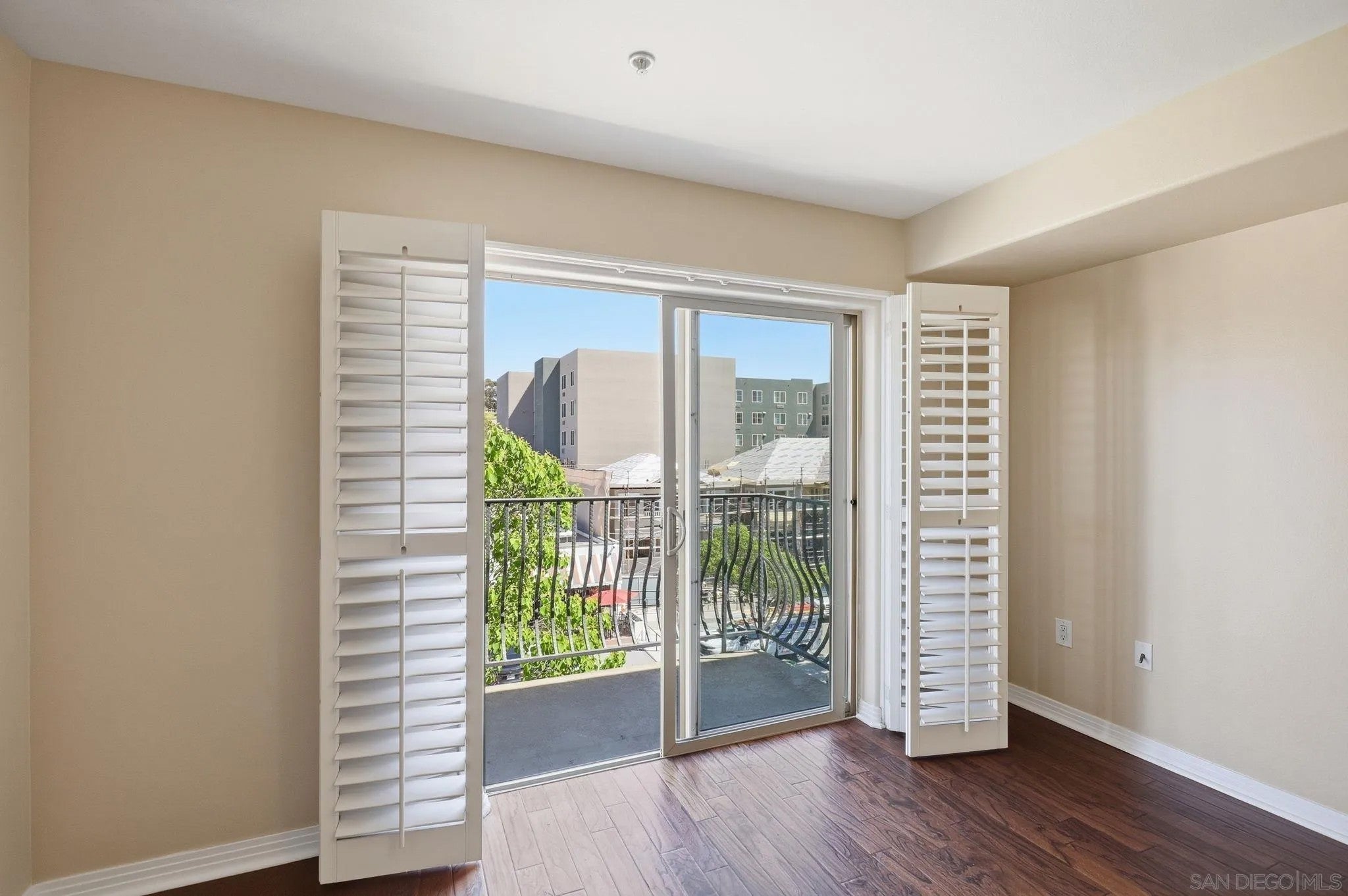 801 W Hawthorn 406