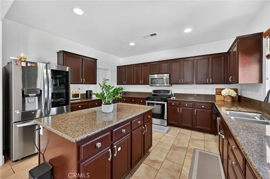 Photo of 1043 Saltbush Ln, Hemet, CA 92545 (MLS # SW26062532)