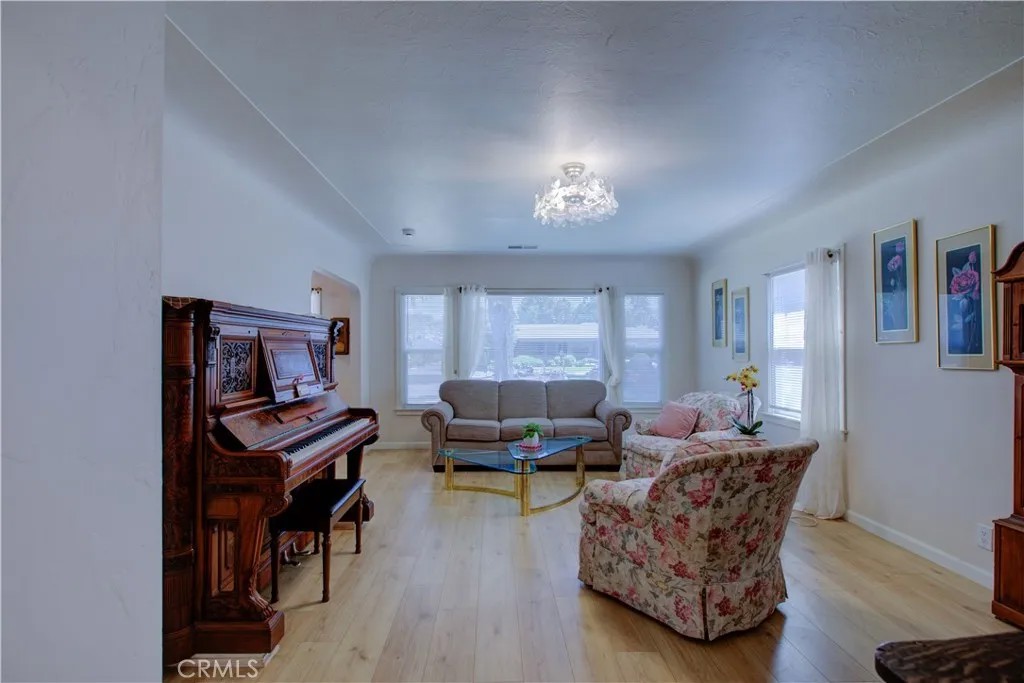 636 W 25th