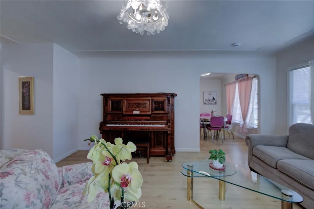 636 W 25th