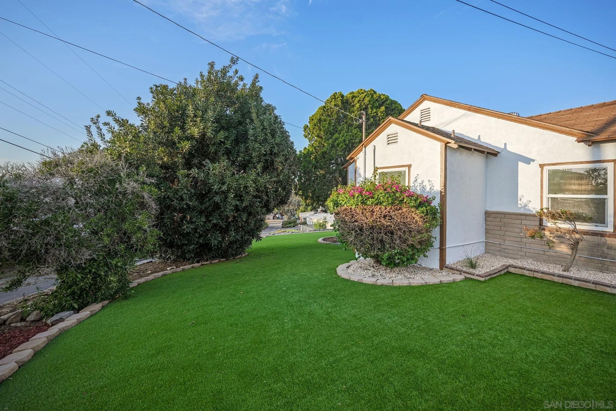9465 Emerald Grove Ave