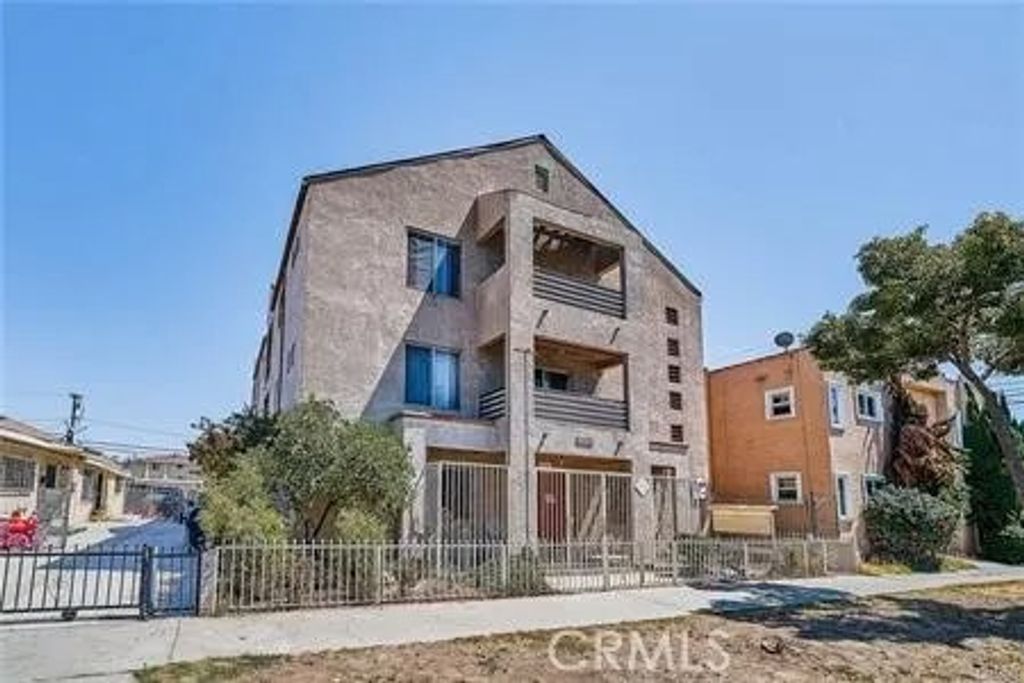 Photo of 1512 N Stanton Pl, Long Beach, CA 90804 (MLS # PW26080526)