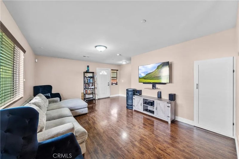 1404 E 110th
