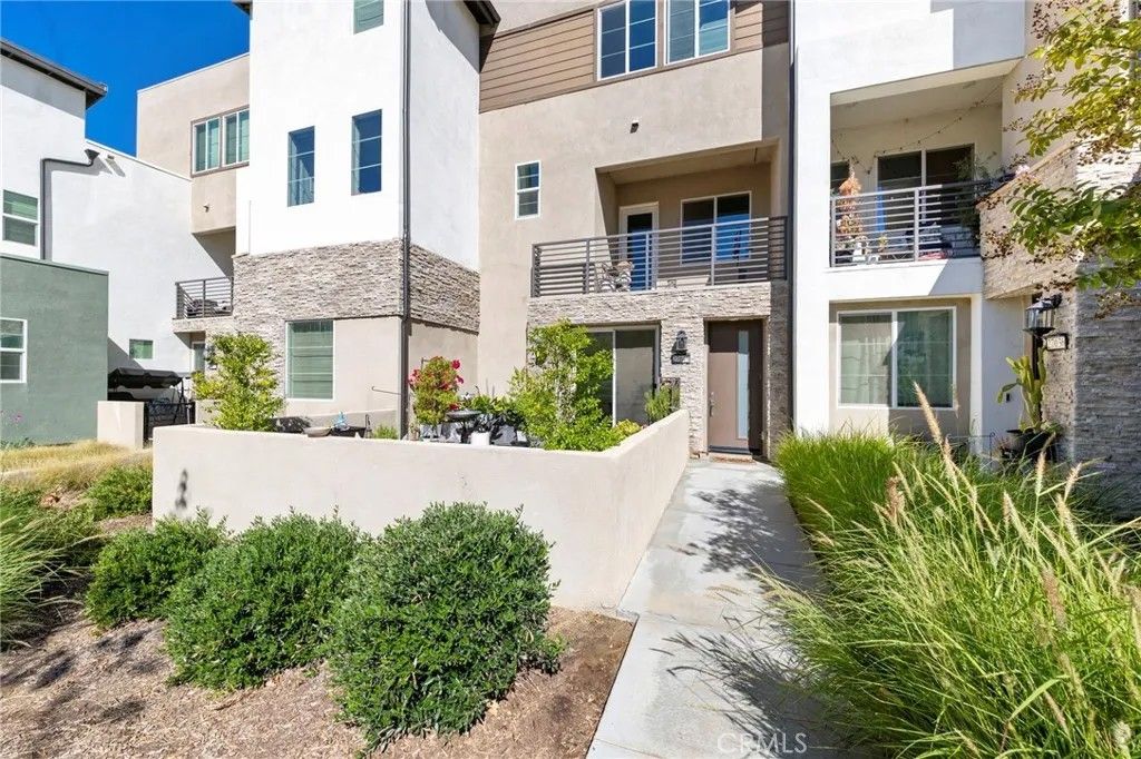 Photo of 27040 Painted Sky Way, Valencia, CA 91381 (MLS # SR26010945)