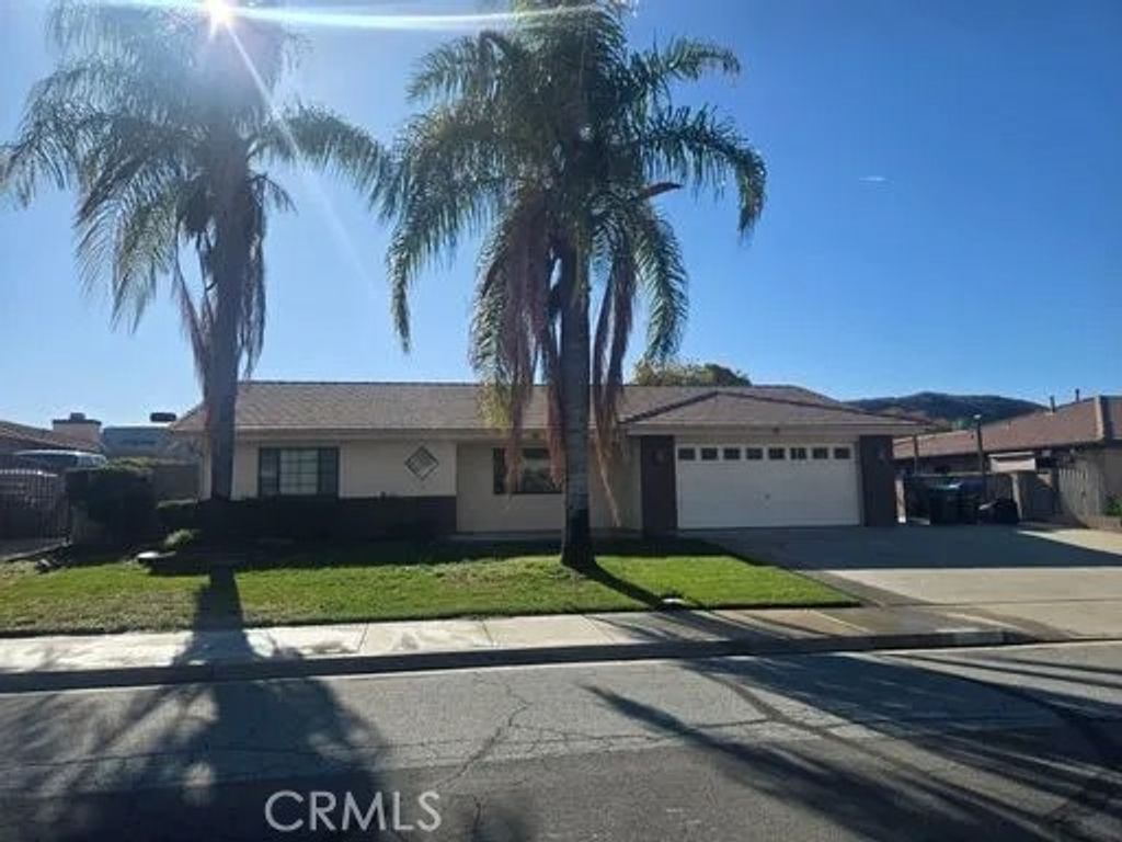 Photo of 739 Chardonnay Place, Hemet, CA 92544 (MLS # CV26087227)