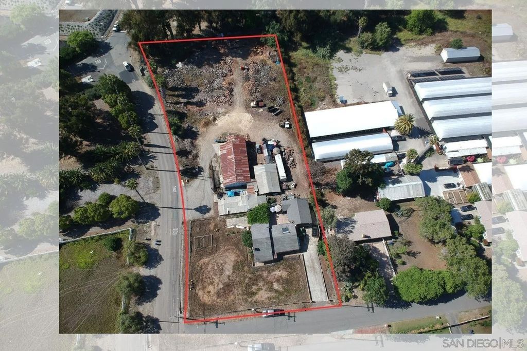 Photo of 1213 Navel Pl, Vista, CA 92081 (MLS # 260008470)