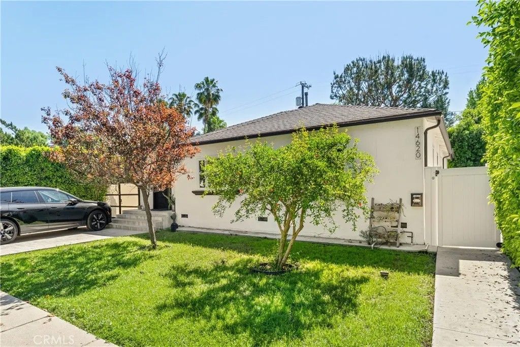 Photo of 14622 Huston Street, Sherman Oaks, CA 91403 (MLS # SR26063065)