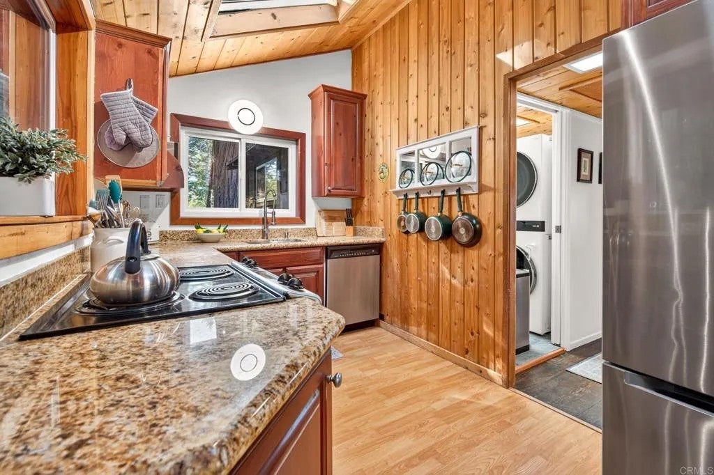 22136 Crestline Road